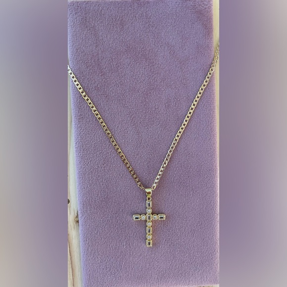 Ana Cruz - Picture 2 of 5